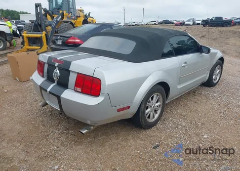 2007 Ford Mustang V6 Deluxe/V6 Premium z USA, uszkodzony, nr VIN 1ZVFT84N175265963